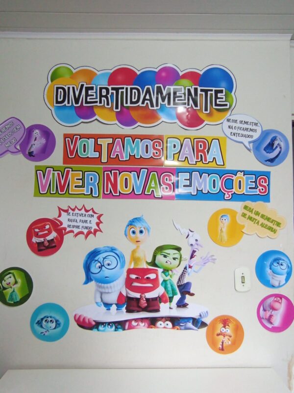 Painel de Volta às Aulas com o Tema do Filme Divertidamente! 🎉📚 - Imagem 11
