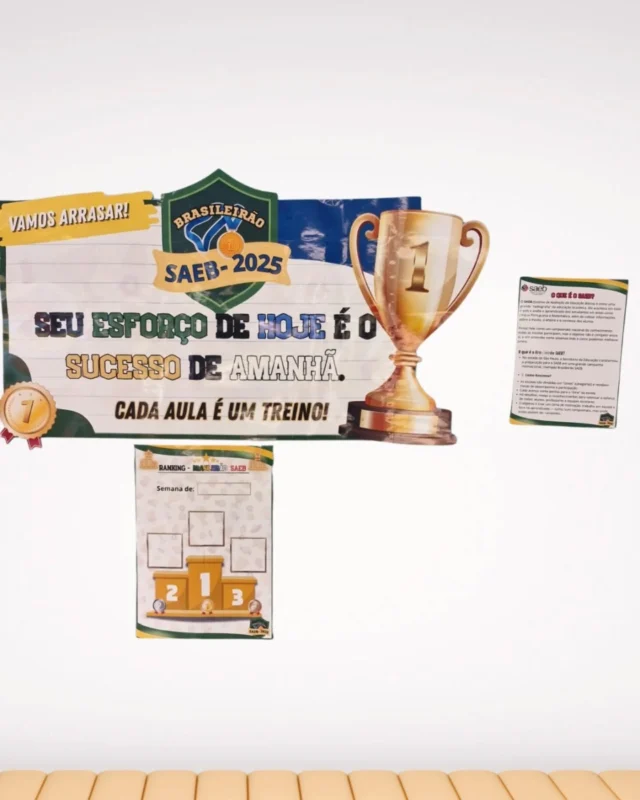 📣✨ CHEGOU O PAINEL – BRASILEIRÃO SAEB! ✨📣

🏆 A Secretaria da Educação preparou um material especial para apoiar nossas escolas na mobilização para o SAEB 2025.

E sabe o melhor? Ele vem cheio de cores, mascotes e ferramentas para engajar toda a comunidade escolar! 💛💙

📌 O que você vai encontrar no material?
✔️ Painel em 20 folhas A4 – para personalizar o espaço da escola e deixar o clima de campeonato no ar ⚽
✔️ Painel informativo (4 folhas A4) – com tudo sobre o SAEB e o Brasileirão SAEB 📖
✔️ Placas dos mascotes das turmas e times – cada sala entra em campo com seu craque favorito 🐦🎉
✔️ Painel de ranking semanal (4 ou 9 folhas A4) – para acompanhar o desempenho das turmas ao longo do “campeonato” 📊
✔️ Edição parcial no Canva – para adaptar ao estilo da sua escola e deixar o material ainda mais a sua cara 🖌️✨

✅️ Por apenas 12,00 reais

💡 O objetivo é motivar, engajar e transformar a preparação para o SAEB em uma grande torcida pelo aprendizado!

🚀 Agora é hora de vestir a camisa, juntar a equipe e marcar um golaço no Brasileirão SAEB 2025!

👉 Gostou? Marque aqui sua escola e já compartilhe essa novidade com a sua equipe!

#BrasileirãoSAEB #SAEB2025 #EducaçãoSP
